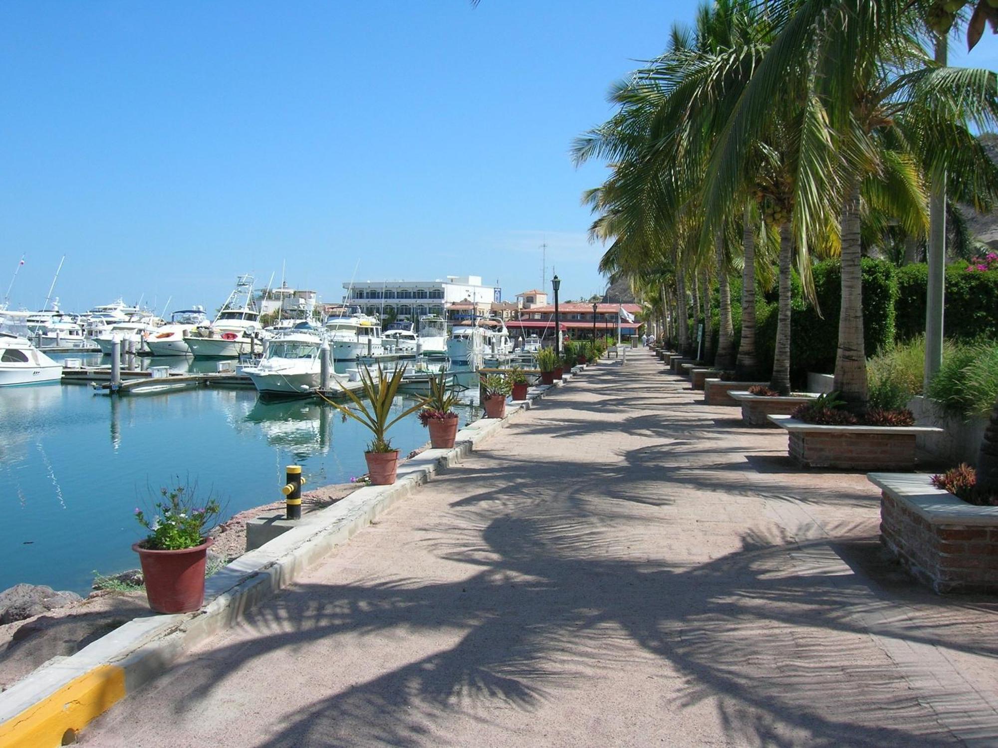The Westmarine Waterfront Hotel Ла Пас Екстериор снимка